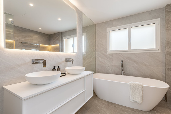 Completely modernized villa with pool in El Toro image 10