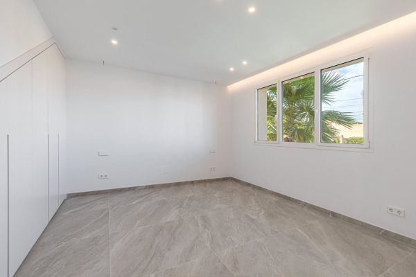 Completely modernized villa with pool in El Toro image 11