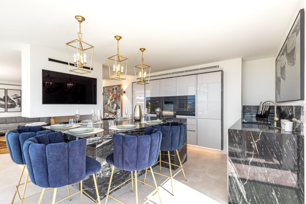 Modern luxury penthouse with sea view and private pool on the roof terrace image 6