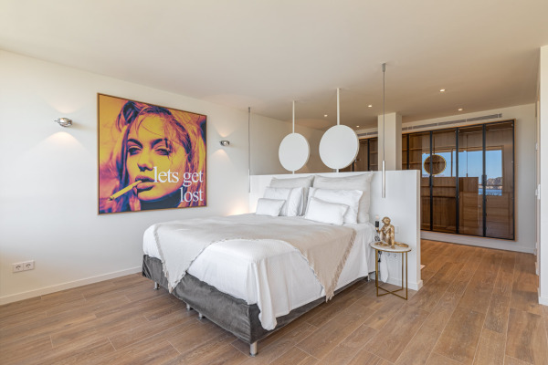 Modern luxury penthouse with sea view and private pool on the roof terrace image 8