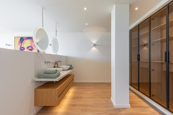 Modern luxury penthouse with sea view and private pool on the roof terrace image 9