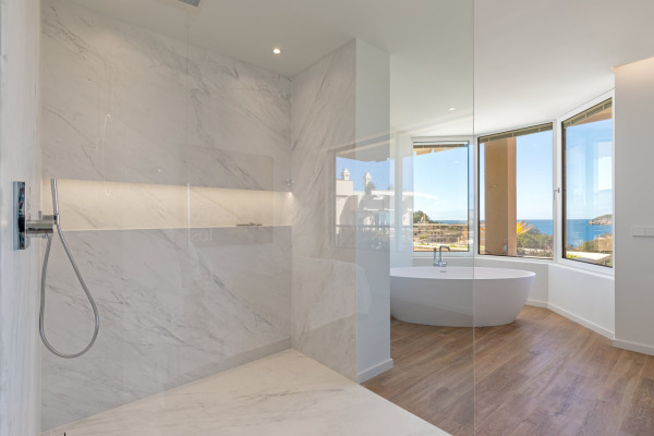 Modern luxury penthouse with sea view and private pool on the roof terrace image 10