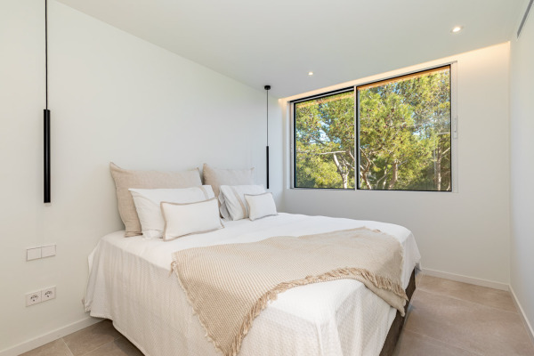 Modern luxury penthouse with sea view and private pool on the roof terrace image 11