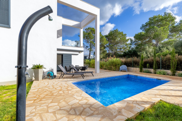 Modern, as-new villa in Cala Murada on the east coast of Mallorca image 3