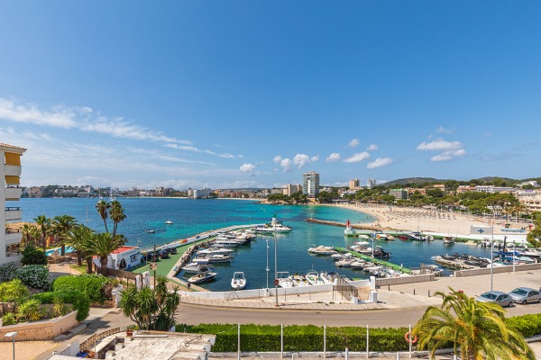 Apartment with rental possibility on the Palmanova beach promenade