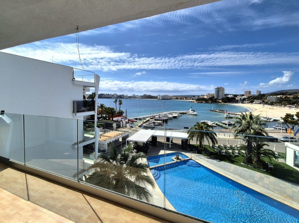 Apartment with rental possibility on the Palmanova beach promenade image 2
