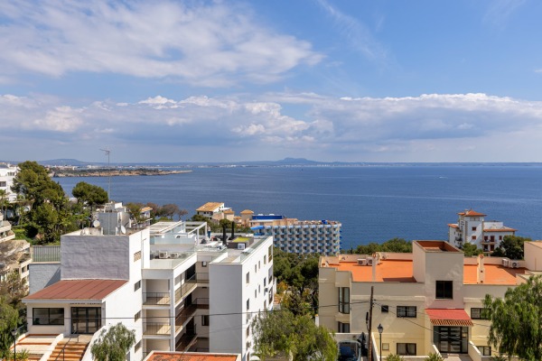 Sea view apartment in sought-after residential area in Illetas image 2