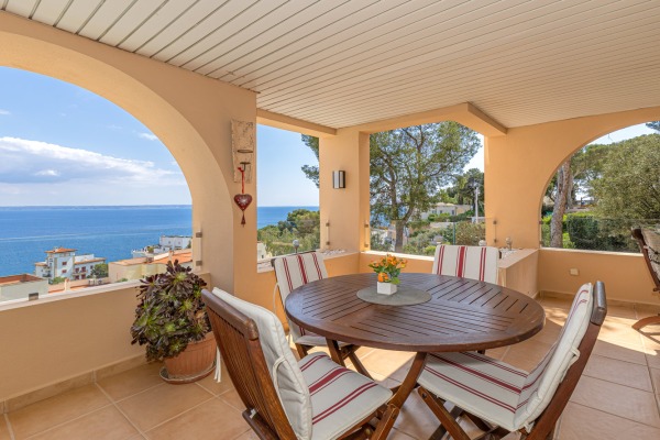 Sea view apartment in sought-after residential area in Illetas image 4