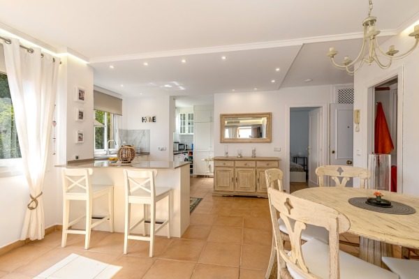 Sea view apartment in sought-after residential area in Illetas image 6