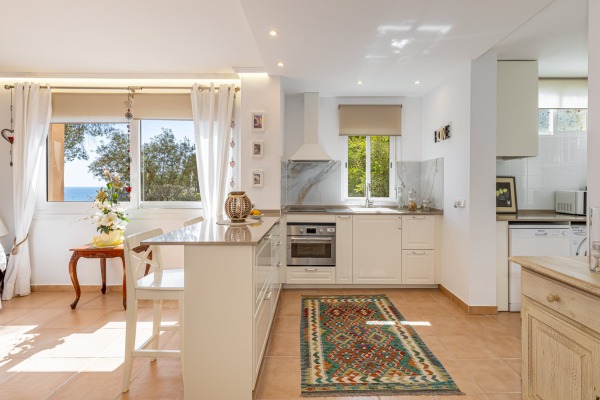 Sea view apartment in sought-after residential area in Illetas image 7