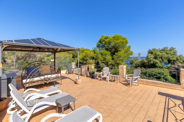Mediterranean house with holiday rental license directly by the sea