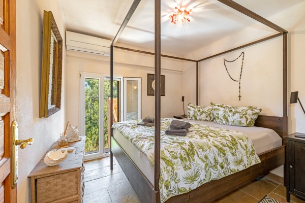 Mediterranean house with holiday rental license directly by the sea image 10