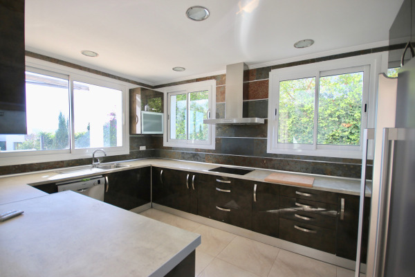 New build villa in popular residential area of Nova Santa Ponsa image 7