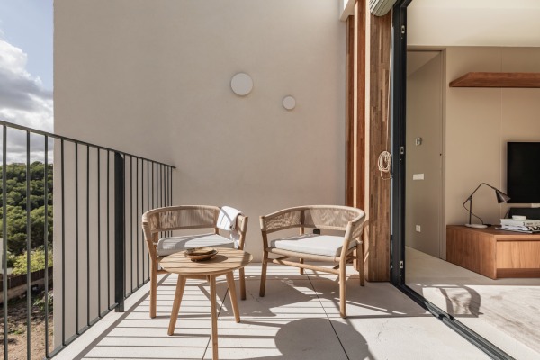 New-build apartment with high-quality furnishings and private parking space image 3