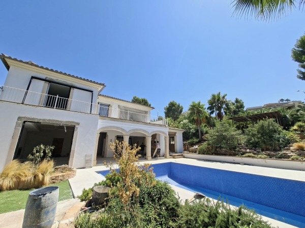 Renovated villa with pool in an exclusive neighborhood of Nova Santa Ponsa image 3