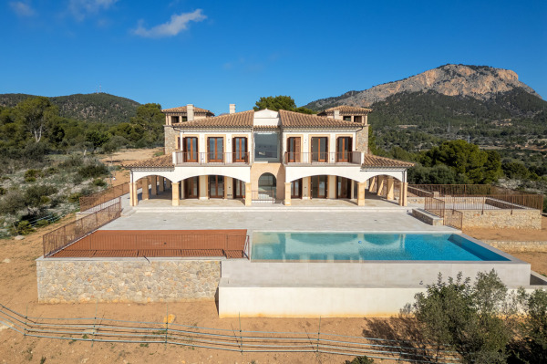 Elegant, mediterranean new build villa on a hillside with sea view image 3