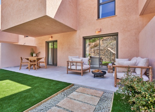 New build townhouses with private garden and communal pool in Esporles image 3