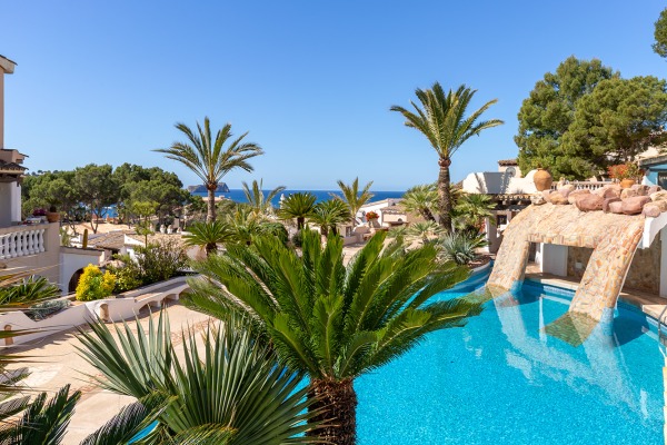 Apartment in a Mediterranean-style complex with direct beach access image 3