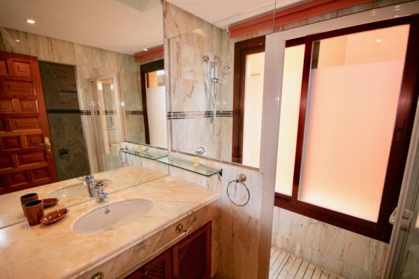 Well-kept apartment surrounded by greenery in Nova Santa Ponsa image 4