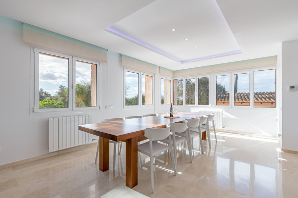 Renovated villa with holiday rental license and saltwater infinity pool image 5