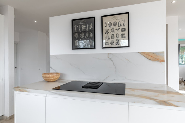 Renovated villa with holiday rental license and saltwater infinity pool image 7