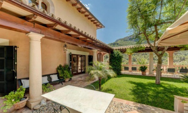 Prestigious villa estate with panoramic views and absolute privacy image 3