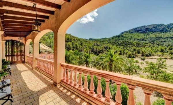 Prestigious villa estate with panoramic views and absolute privacy image 4