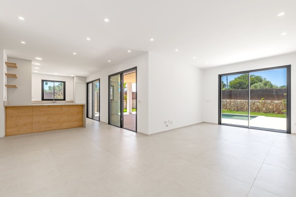 New Mediterranean-style villa with a large rooftop terrace in Cala Llombards image 4
