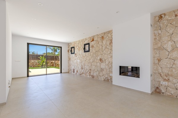 New Mediterranean-style villa with a large rooftop terrace in Cala Llombards image 5