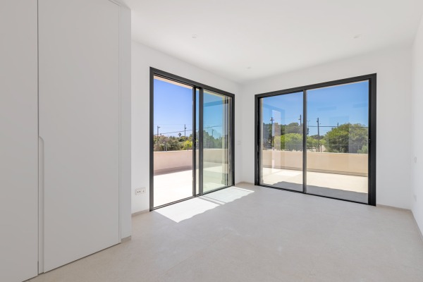 New Mediterranean-style villa with a large rooftop terrace in Cala Llombards image 8