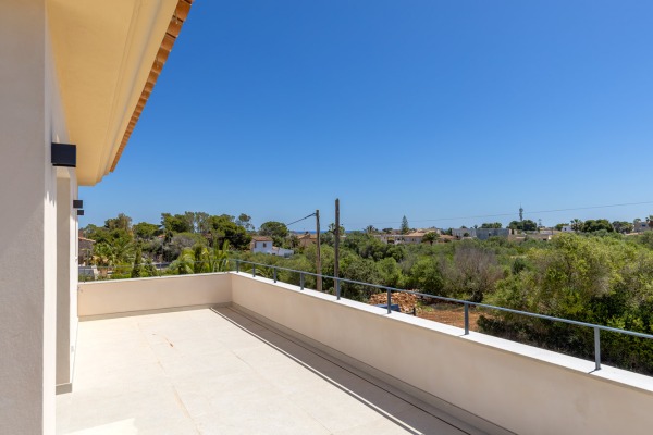 New Mediterranean-style villa with a large rooftop terrace in Cala Llombards image 9