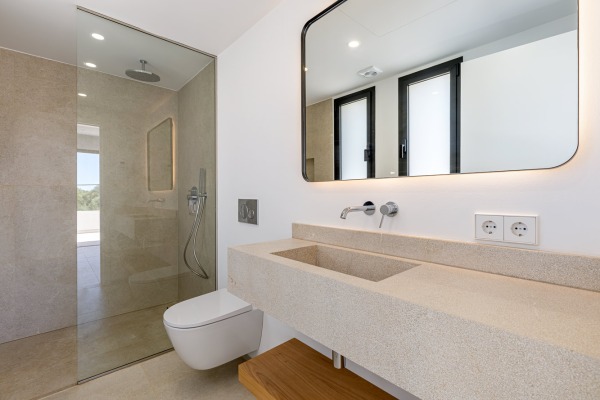 New Mediterranean-style villa with a large rooftop terrace in Cala Llombards image 10
