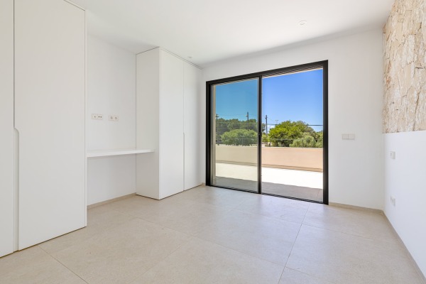 New Mediterranean-style villa with a large rooftop terrace in Cala Llombards image 12