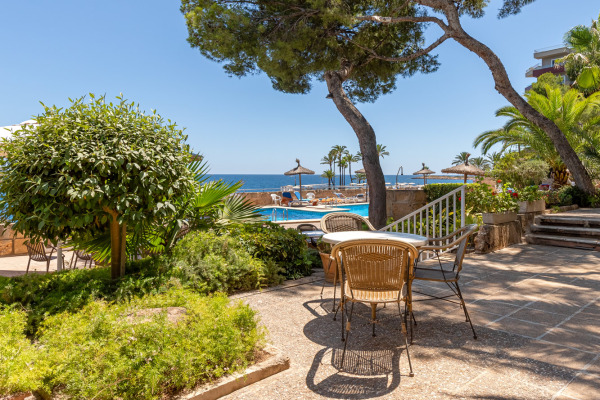 Modern apartment with partial sea view in a complex right by the sea image 2