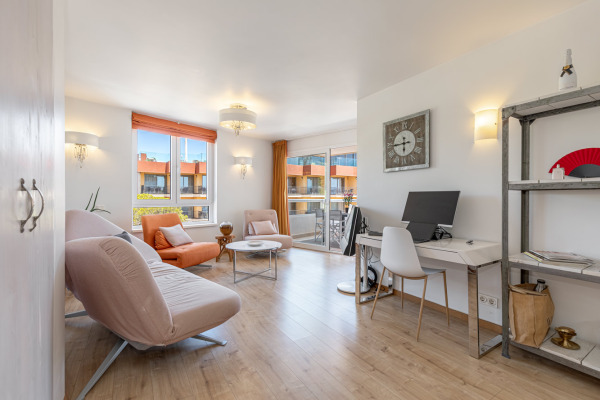 Modern apartment with partial sea view in a complex right by the sea image 5