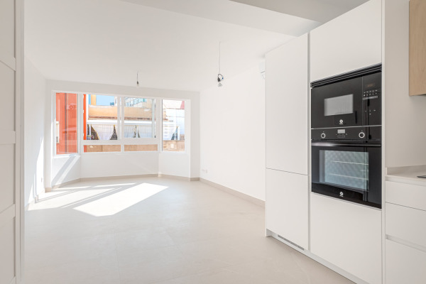 High-quality renovated apartment near the trendy Santa Catalina district image 2