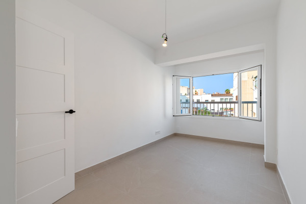 High-quality renovated apartment near the trendy Santa Catalina district image 7