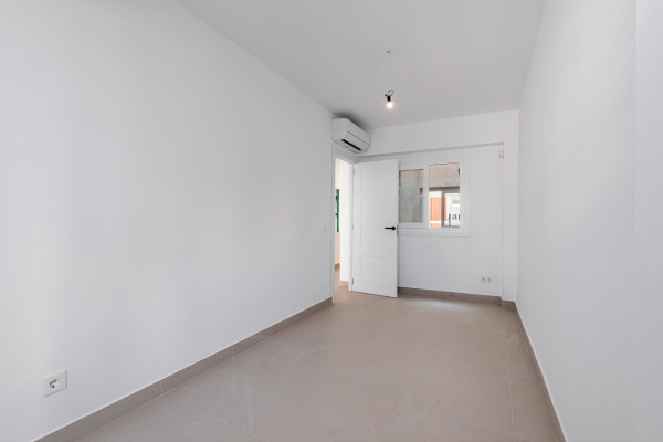 High-quality renovated apartment near the trendy Santa Catalina district image 8