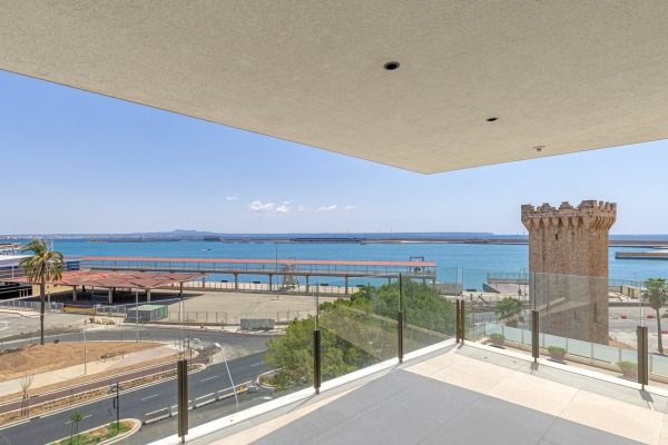 Elegant new-build apartment with sea views in Palma de Mallorca