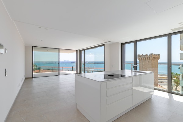 Elegant new-build apartment with sea views in Palma de Mallorca image 4