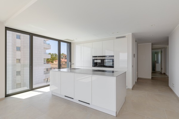 Elegant new-build apartment with sea views in Palma de Mallorca image 5