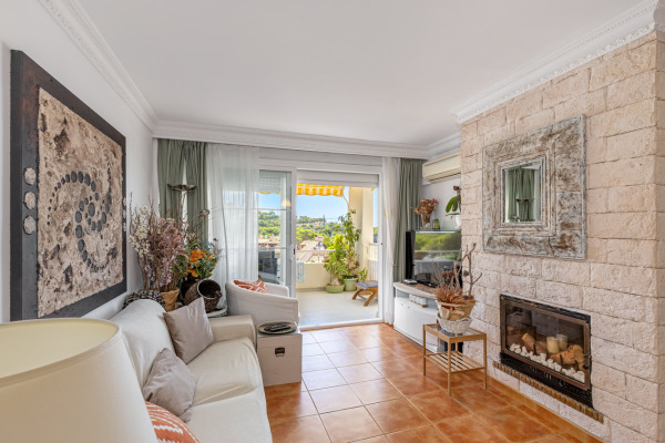 South-east facing sea view apartment for modernization image 4