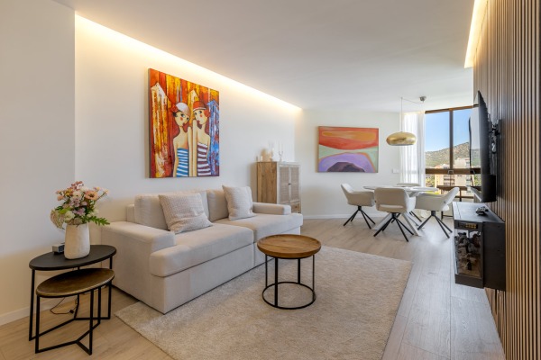High-quality renovated apartment right on the beach in Palmanova image 3