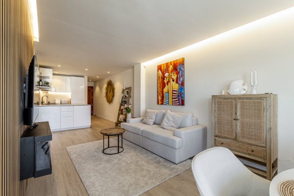 High-quality renovated apartment right on the beach in Palmanova image 4