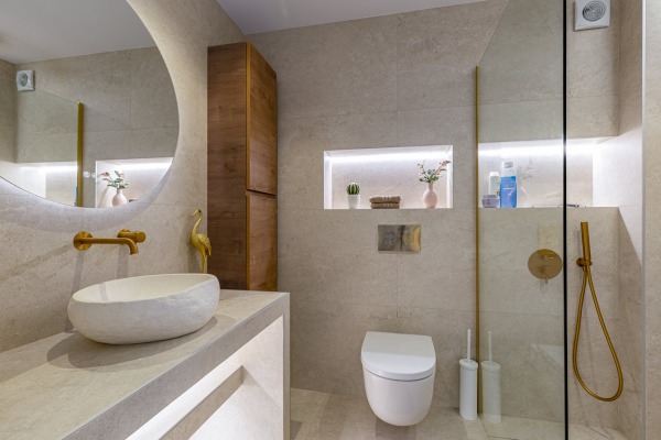 High-quality renovated apartment right on the beach in Palmanova image 9