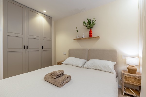 High-quality renovated apartment right on the beach in Palmanova image 10