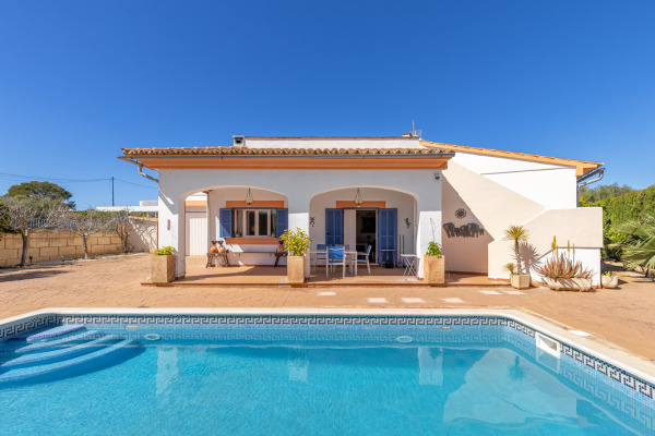 Mediterranean house with holiday rental license and pool in Cala Pi image 2