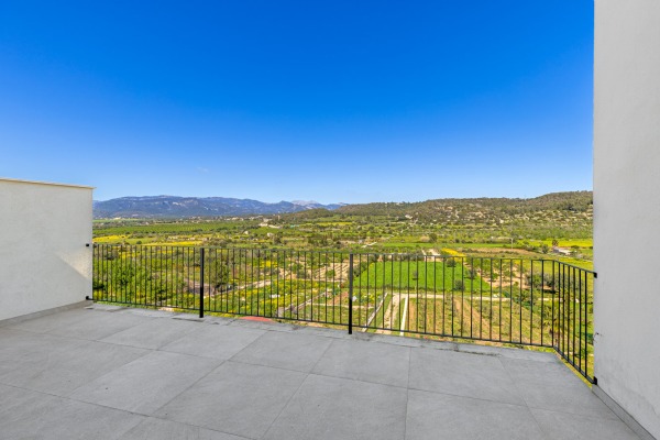 Modern design townhouse in the village of Sa Cabaneta near Palma image 2