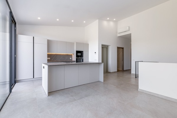 Modern design townhouse in the village of Sa Cabaneta near Palma image 4