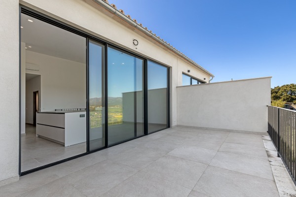 Modern design townhouse in the village of Sa Cabaneta near Palma image 5